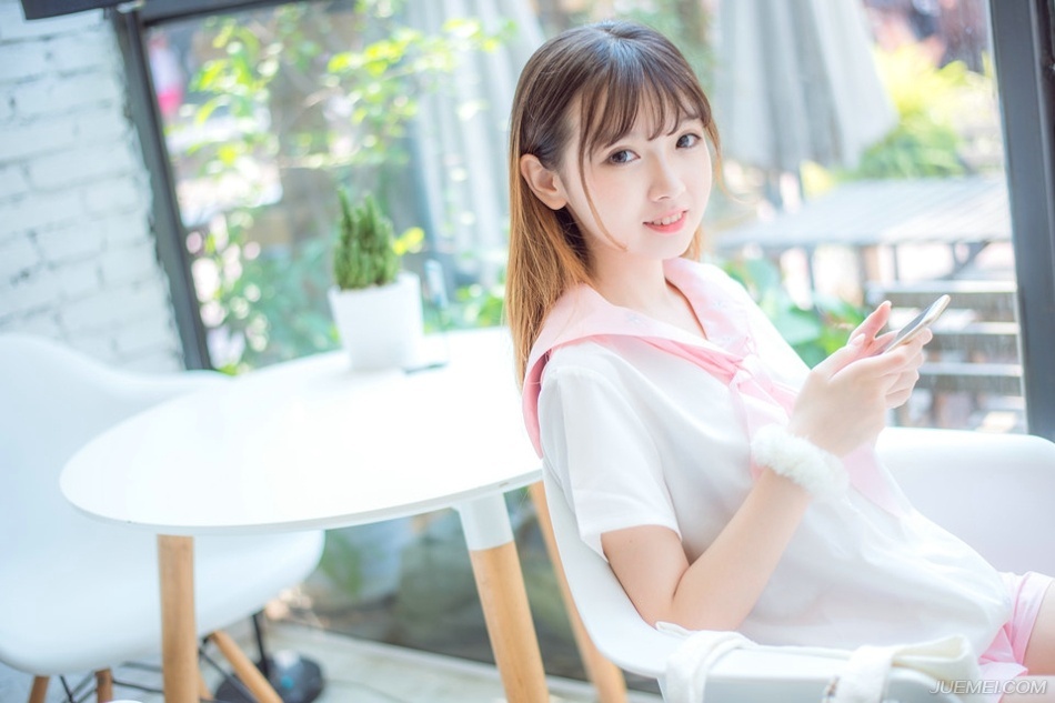 “也就是说……”魏延一脸恍然的看向庞统。